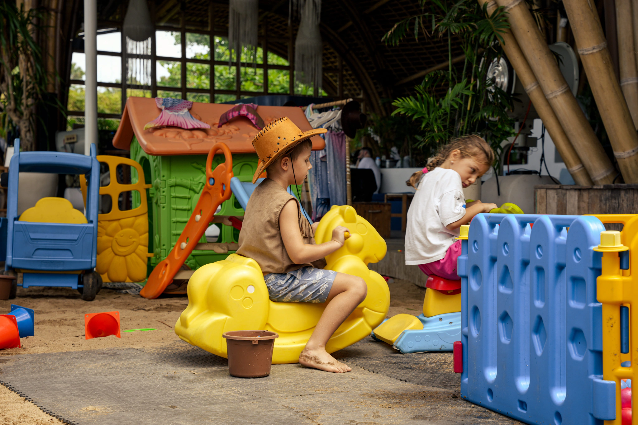 Le Petit Corner Explorer
